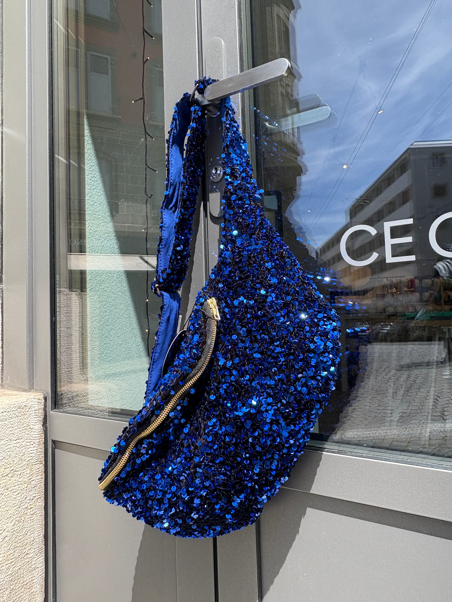 LILOU AIX Banane à sequins bleu électrique