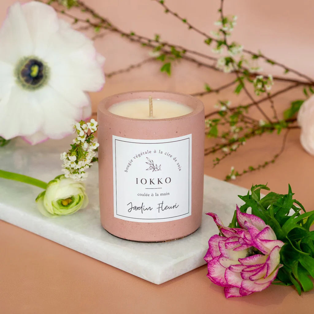 IOKKO Bougie Signature - Jardin Fleuri