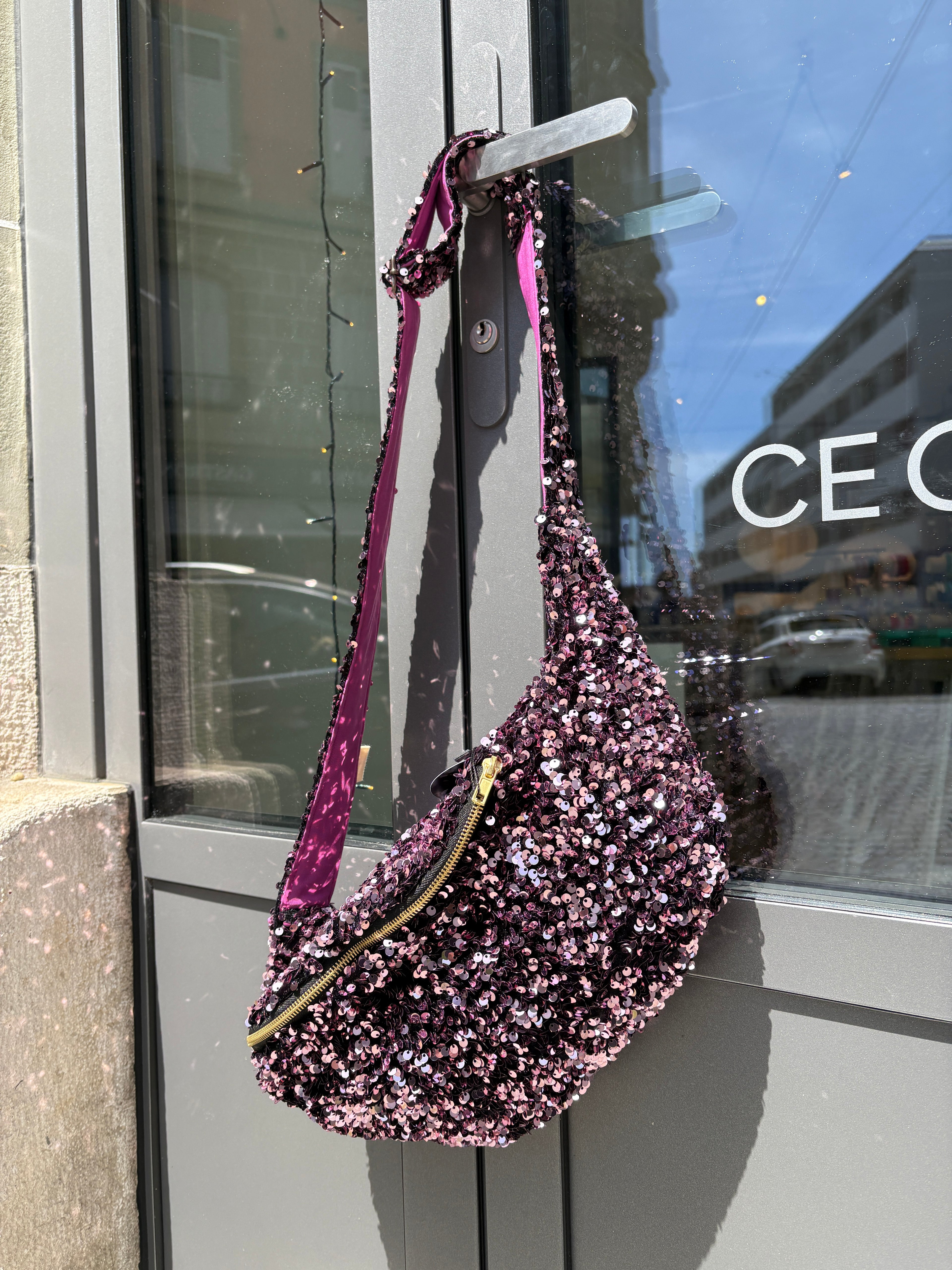 LILOU AIX Banane à sequins rose