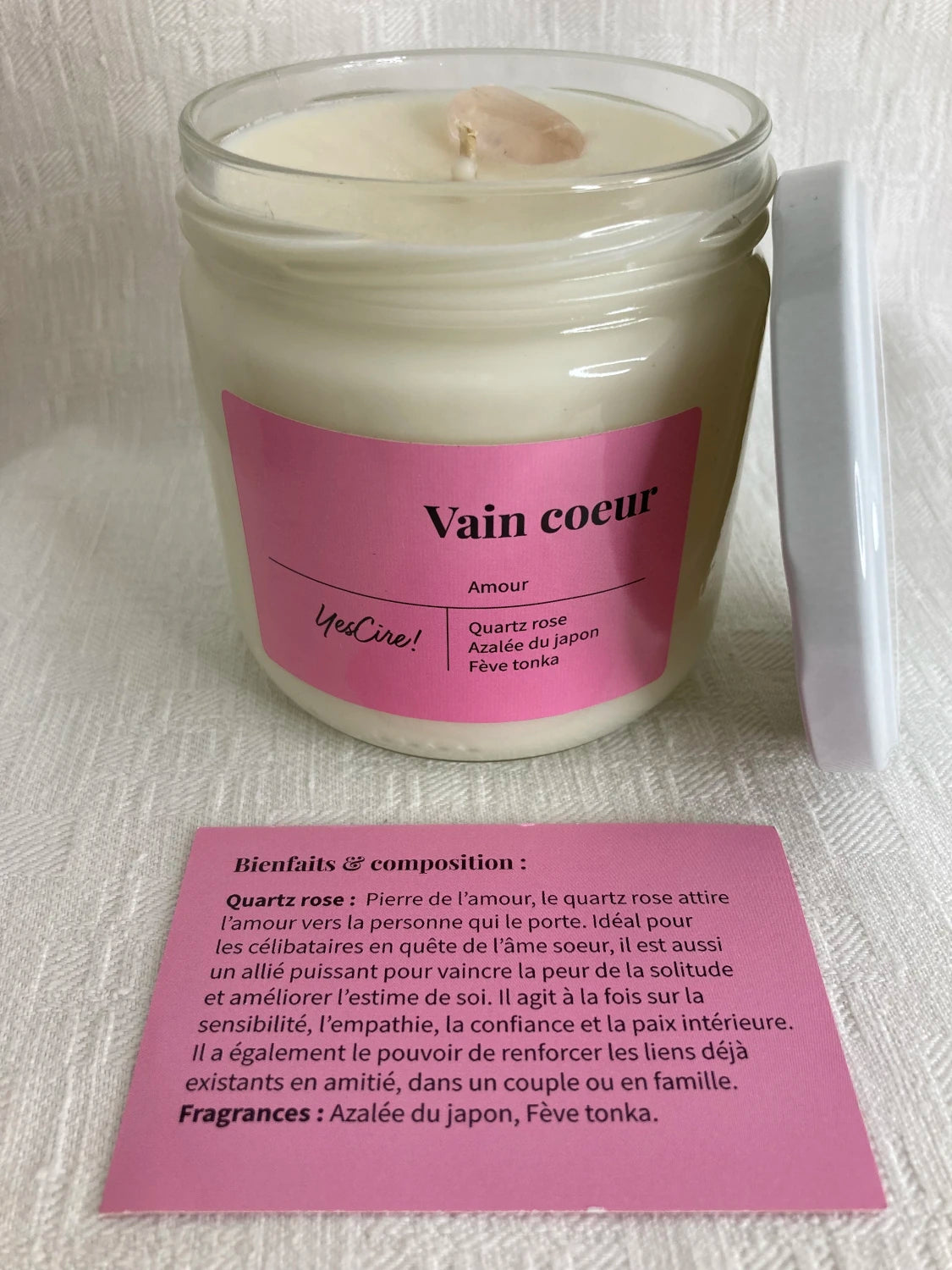 Photo d'une bougie parfumée naturelle YesCire idéale comme idée cadeau disponible à la boutique créateurs Ce Qui Nous Lie à Lausanne
