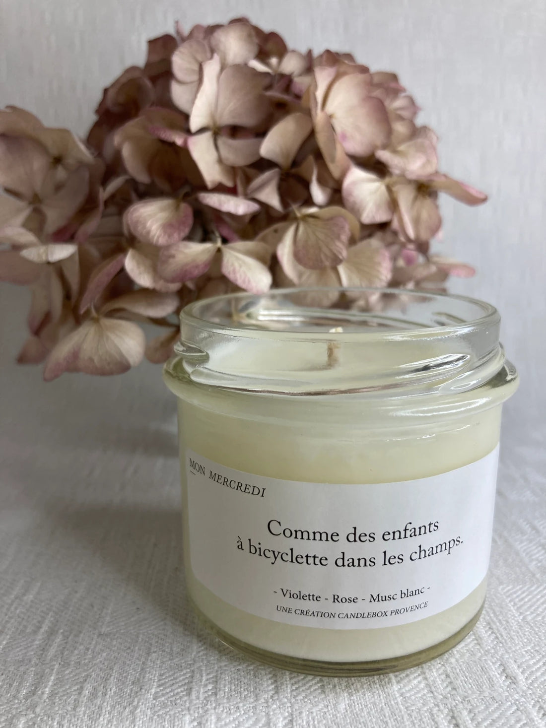 Photo de la bougie parfumée naturelle candlebox 200g de la collection Les iconiques