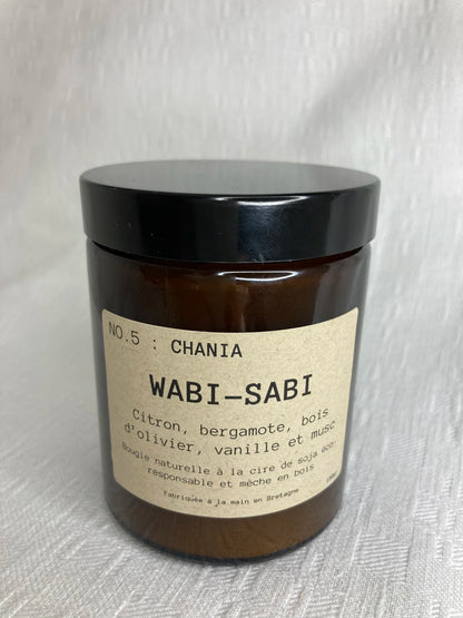 Photo de la bougie parfumée naturelle wabi sabi idéale pour cadeaux lors de visite, anniversaires ou maîtresses d&