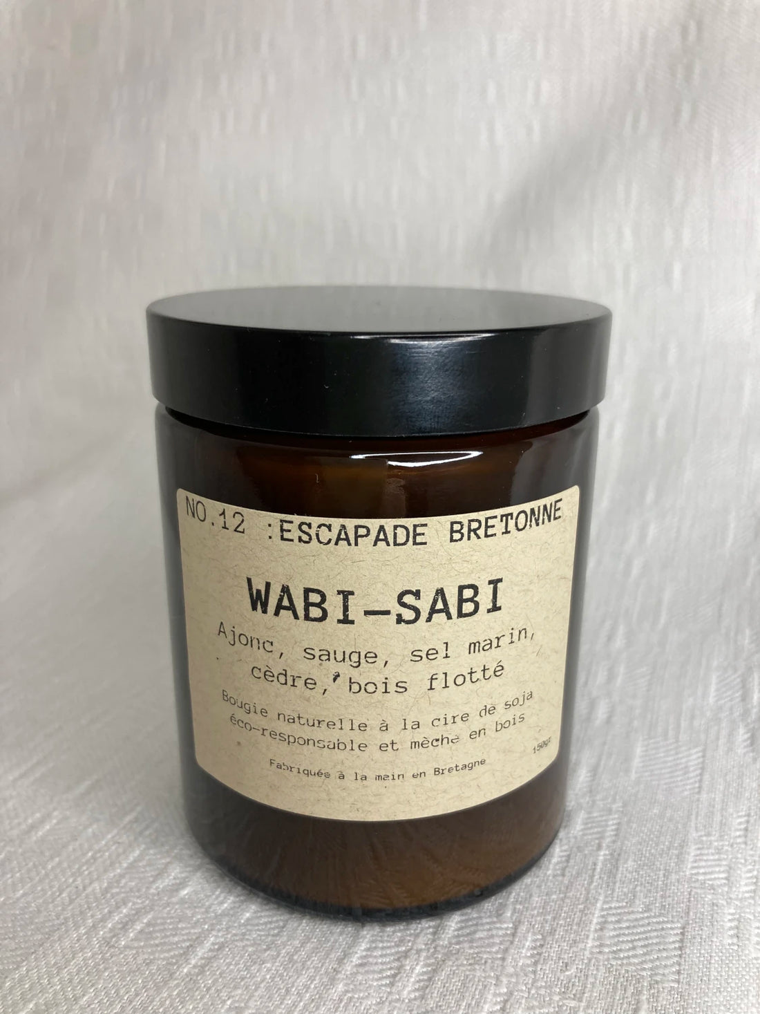 Photo de la bougie parfumée naturelle wabi sabi idéale pour cadeaux lors de visite, anniversaires ou maîtresses d&