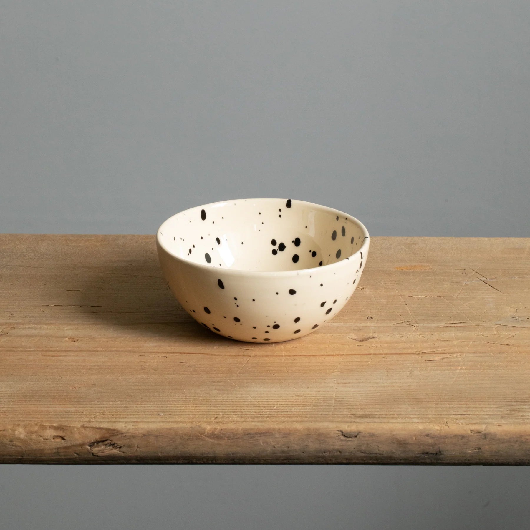 ATELIER AGAVE Grand Snack Bowl Black Dots